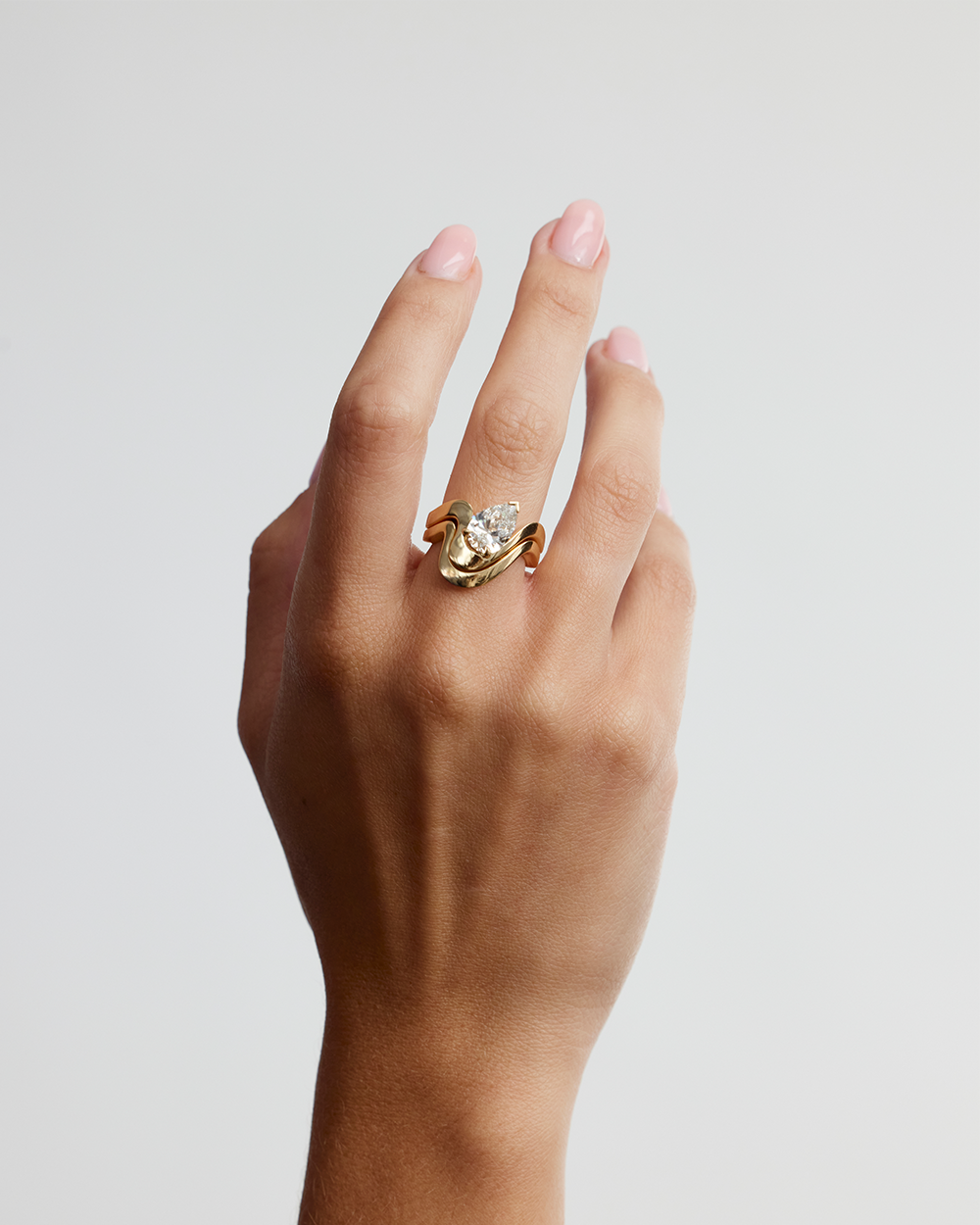 Amara Curved Band