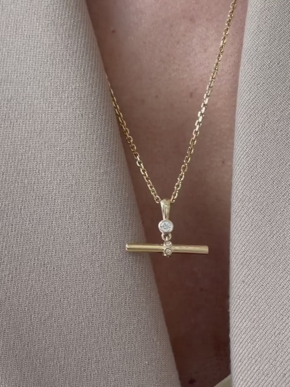 Our Birthstone T-Bar Pendant can feel bold, classic or effortlessly understated simply by changing the way you style her. Choose from a range of our signature chains or classic pearls to curate your perfect T-Bar look. 

Pictured:
1-3: Heirloom Chain 
4-6: Classic Pearls 
7-9: Base Chain